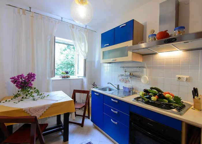 Beach House Sveti Jakov 1